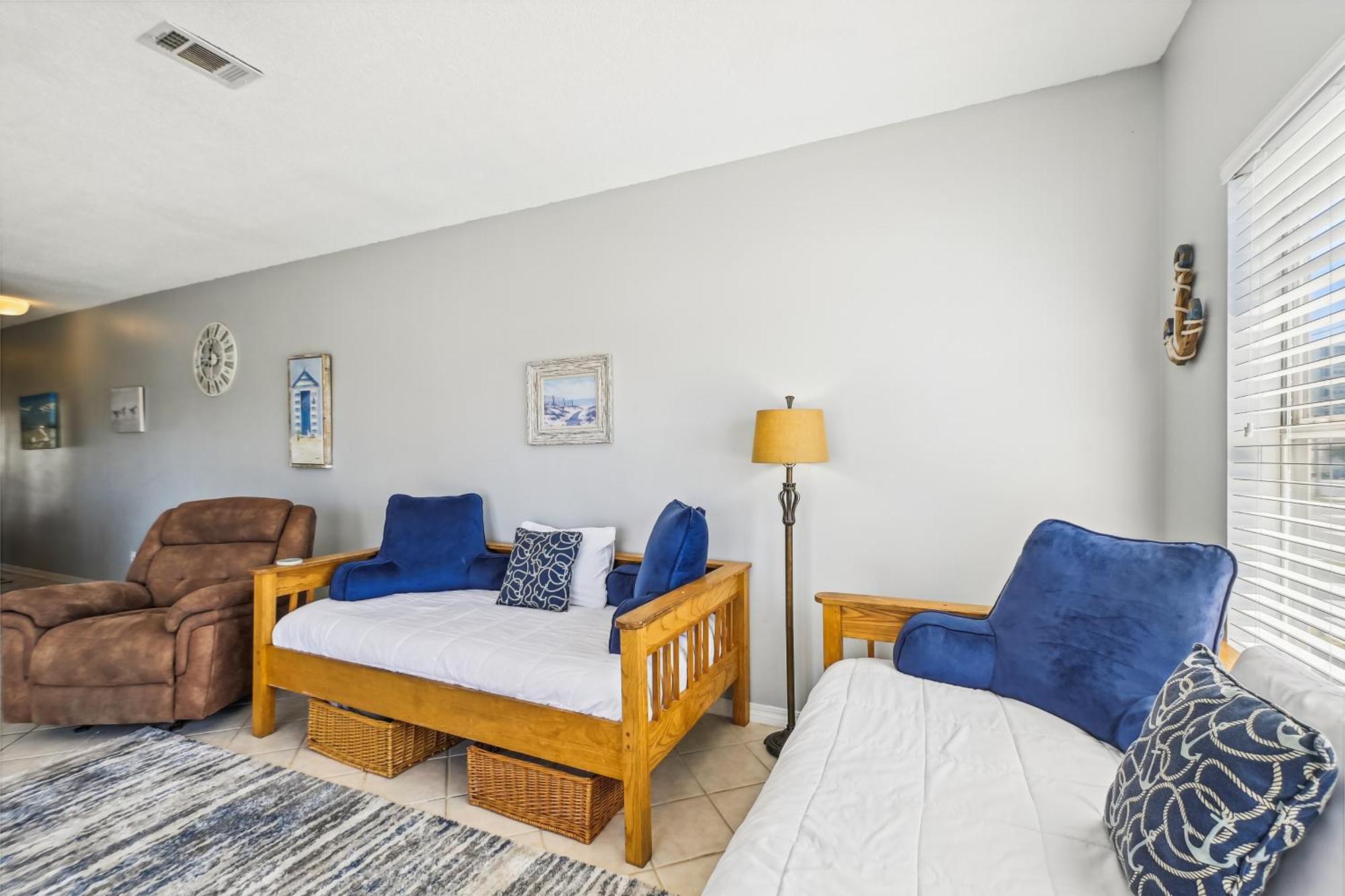 Sandpiper Cove 9210- By Isle Apartment