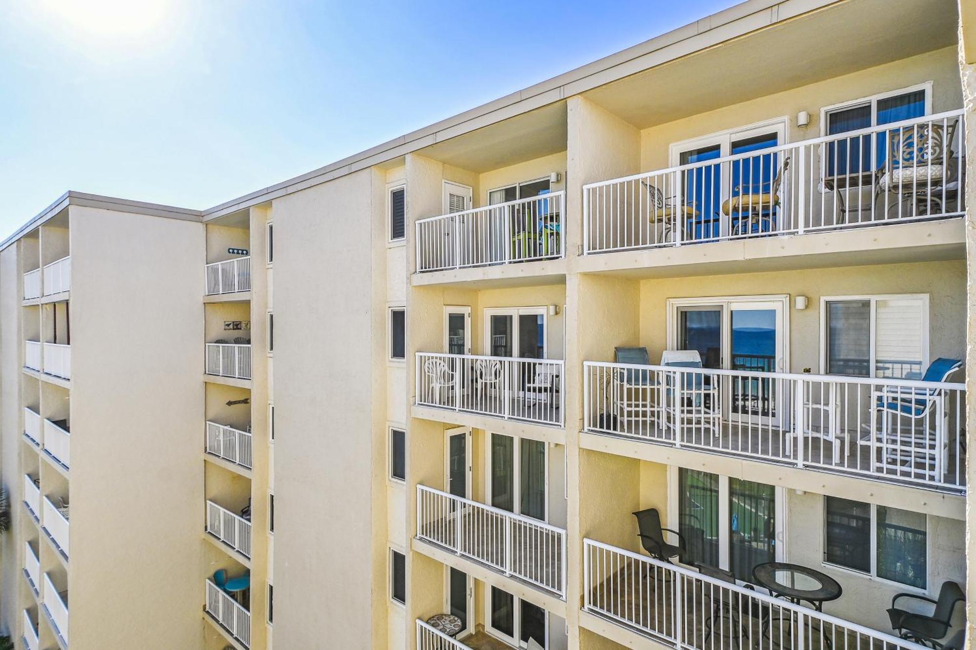 Surf & Racquet 614- By Isle Apartment *