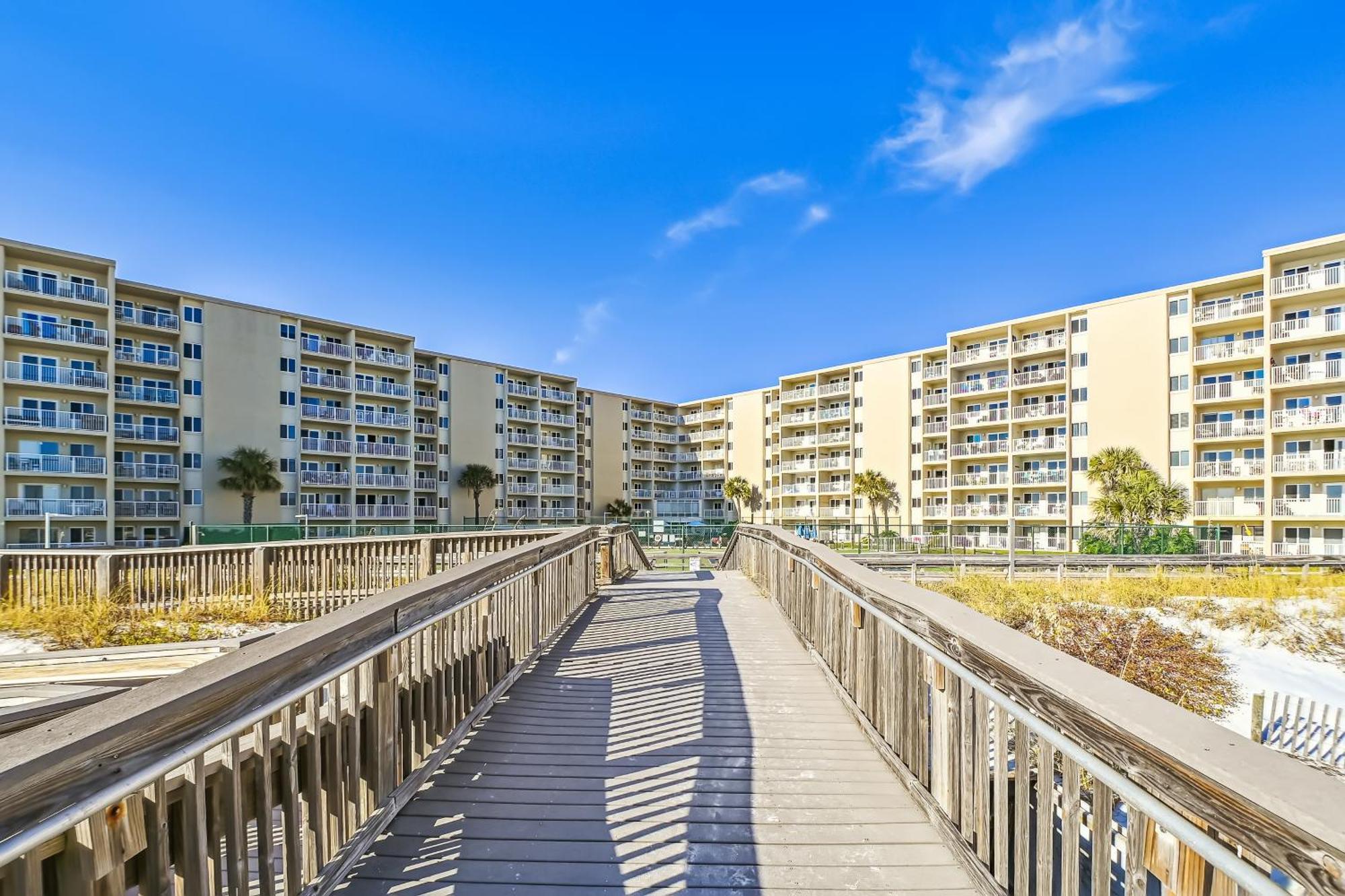 Surf & Racquet 614- By Isle Destin