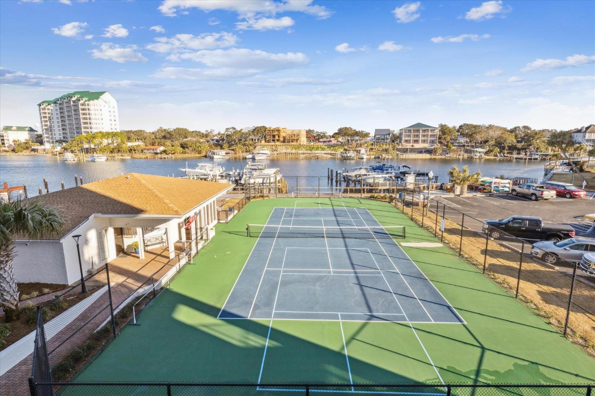 Apartment Dolphin Point 303a- By Isle