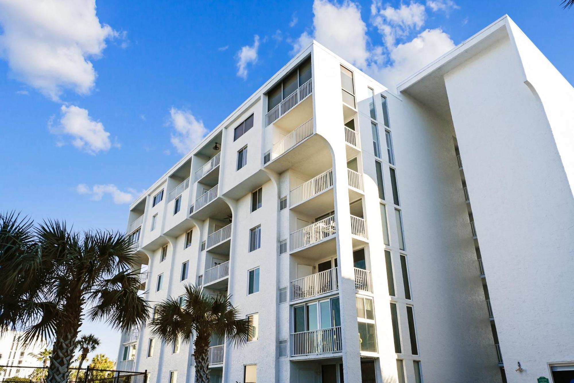 Dolphin Point 303a- By Isle Apartment