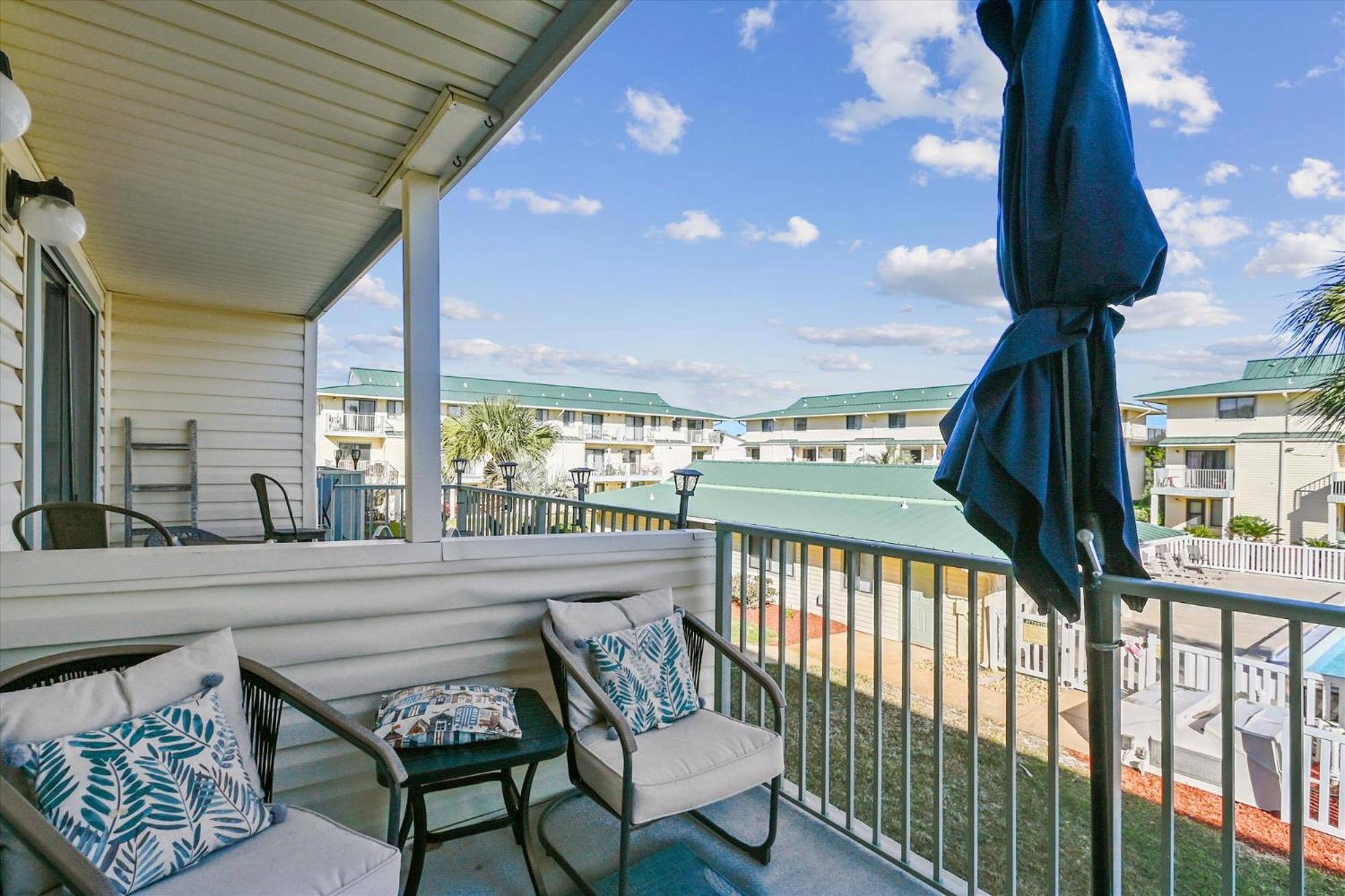 Sandprints A8- By Isle Apartment *