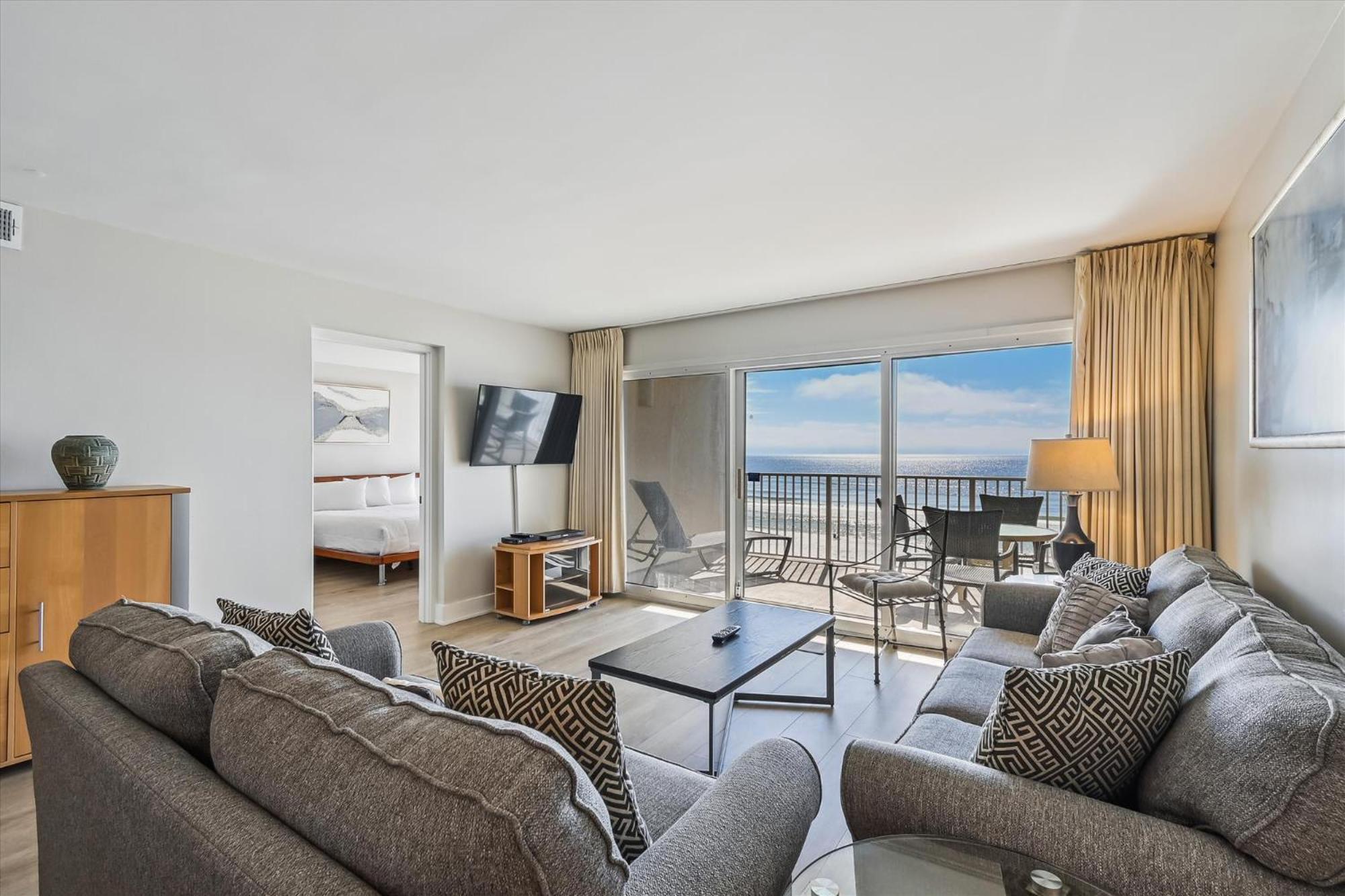 Apartment House 303b-by Isle Destin