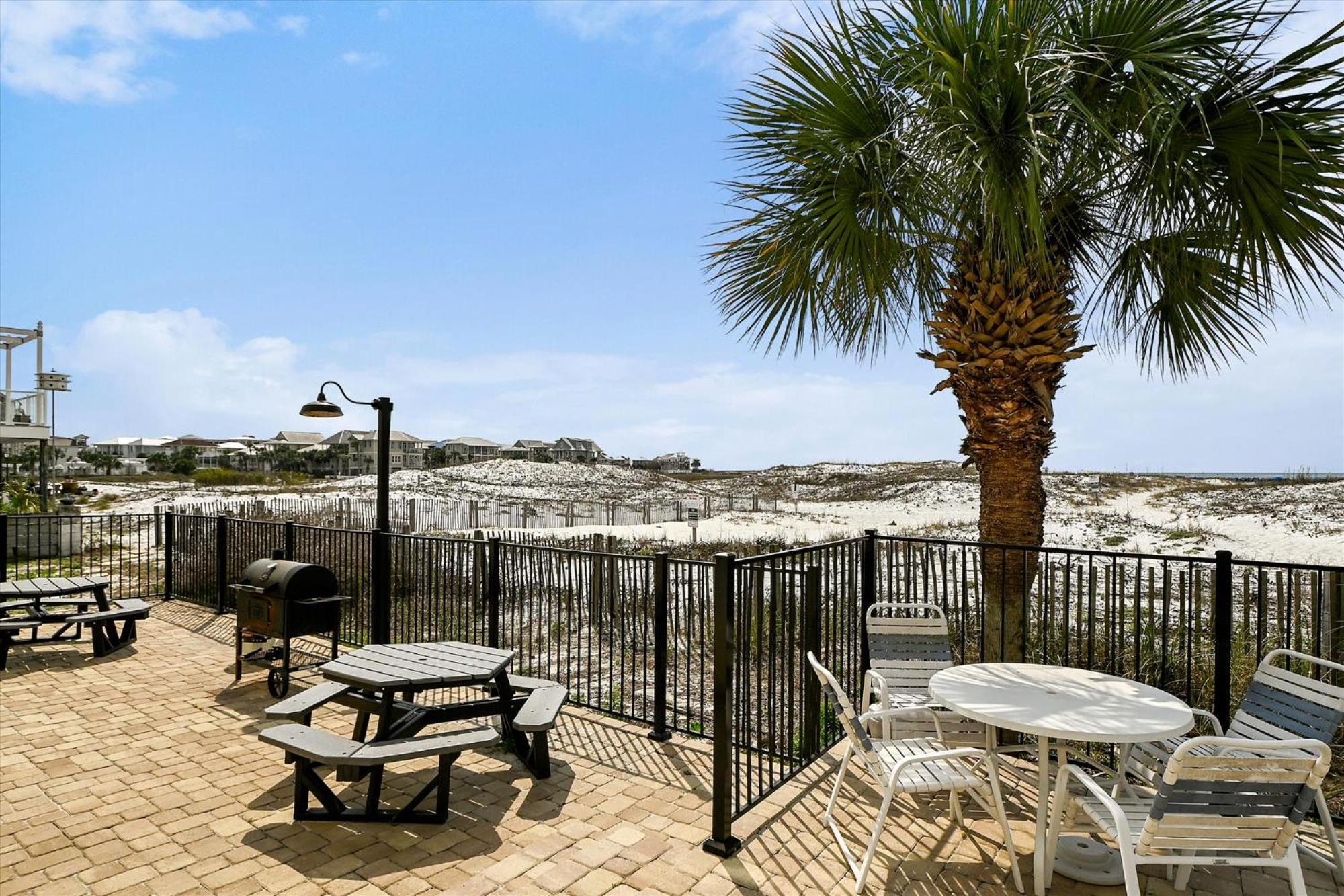 Poolside 101- By Isle Apartment Destin