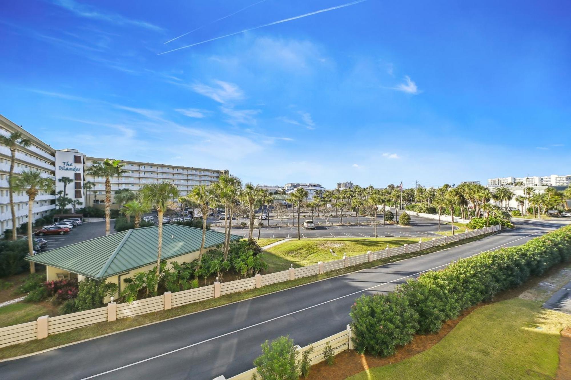 Apartment Inlet Reef 217- By Isle