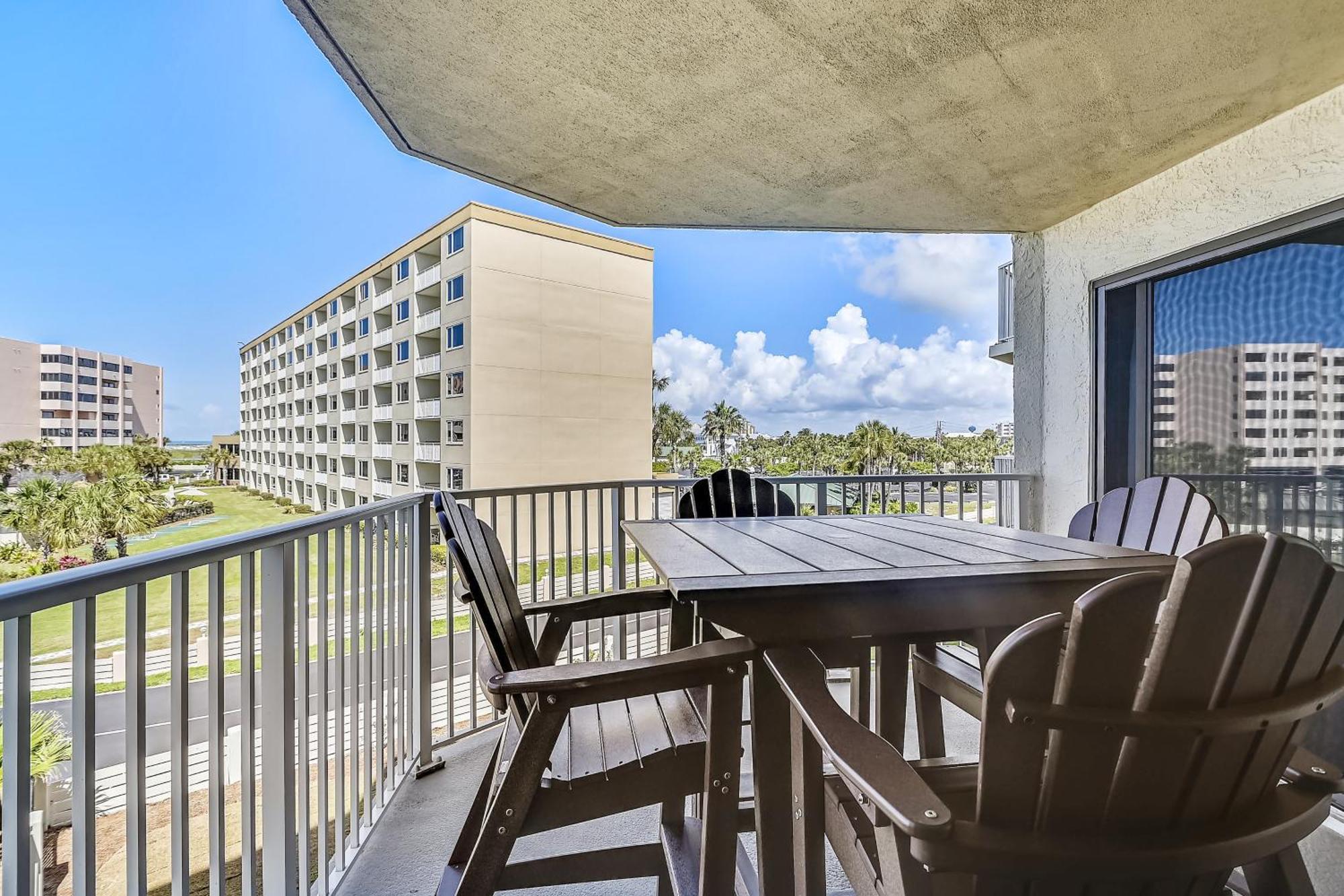 Apartment Inlet Reef 212- By Isle