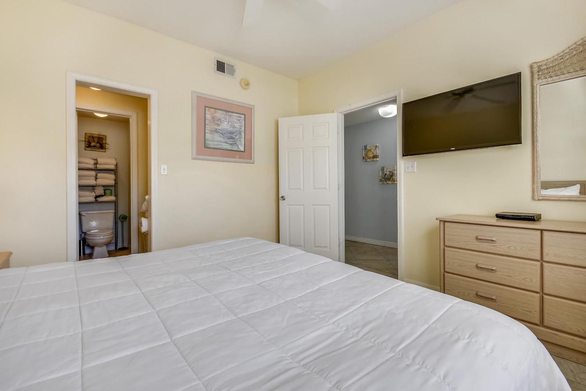 Sandpiper Cove 9133- By Isle Apartment *