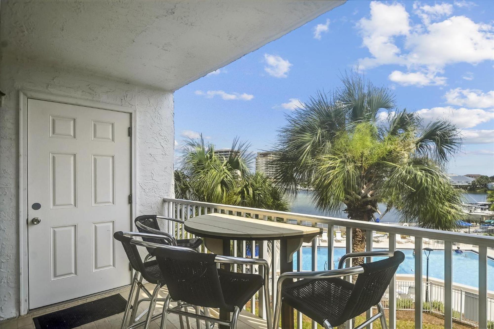 Dolphin Point 306c- By Isle