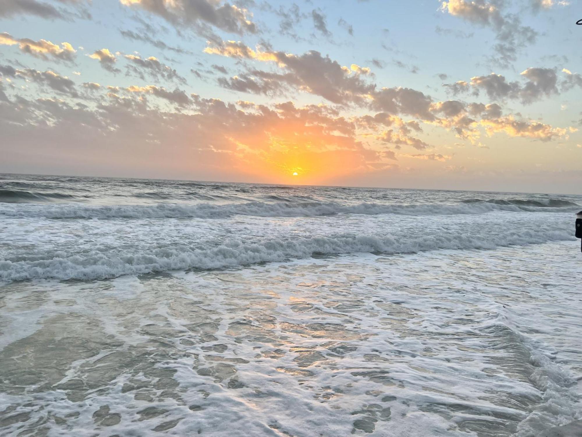 Gulf Views, Steps To Beach, Pool, Walk To Dining Holiday home *