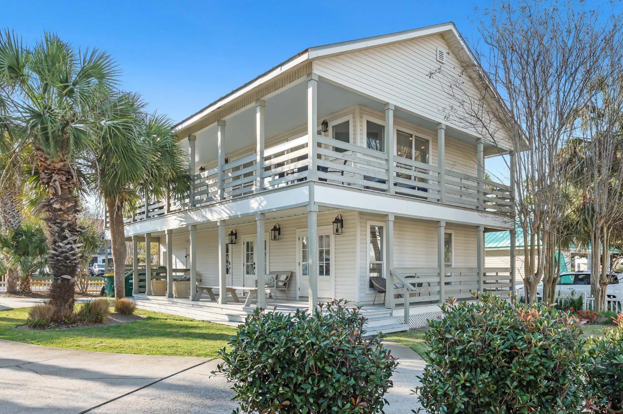 Holiday home Gulf Views, Steps To Beach, Pool, Walk To Dining *