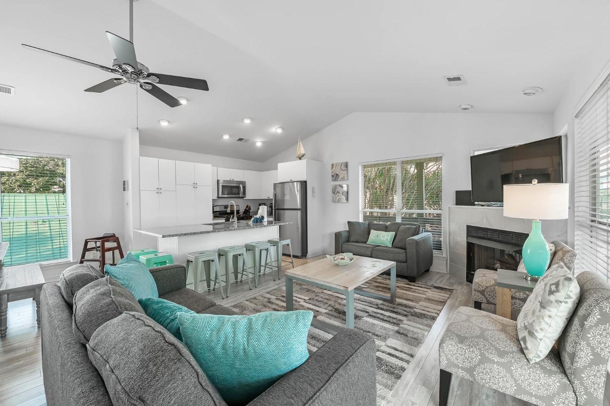 Gulf Views, Steps To Beach, Pool, Walk To Dining
