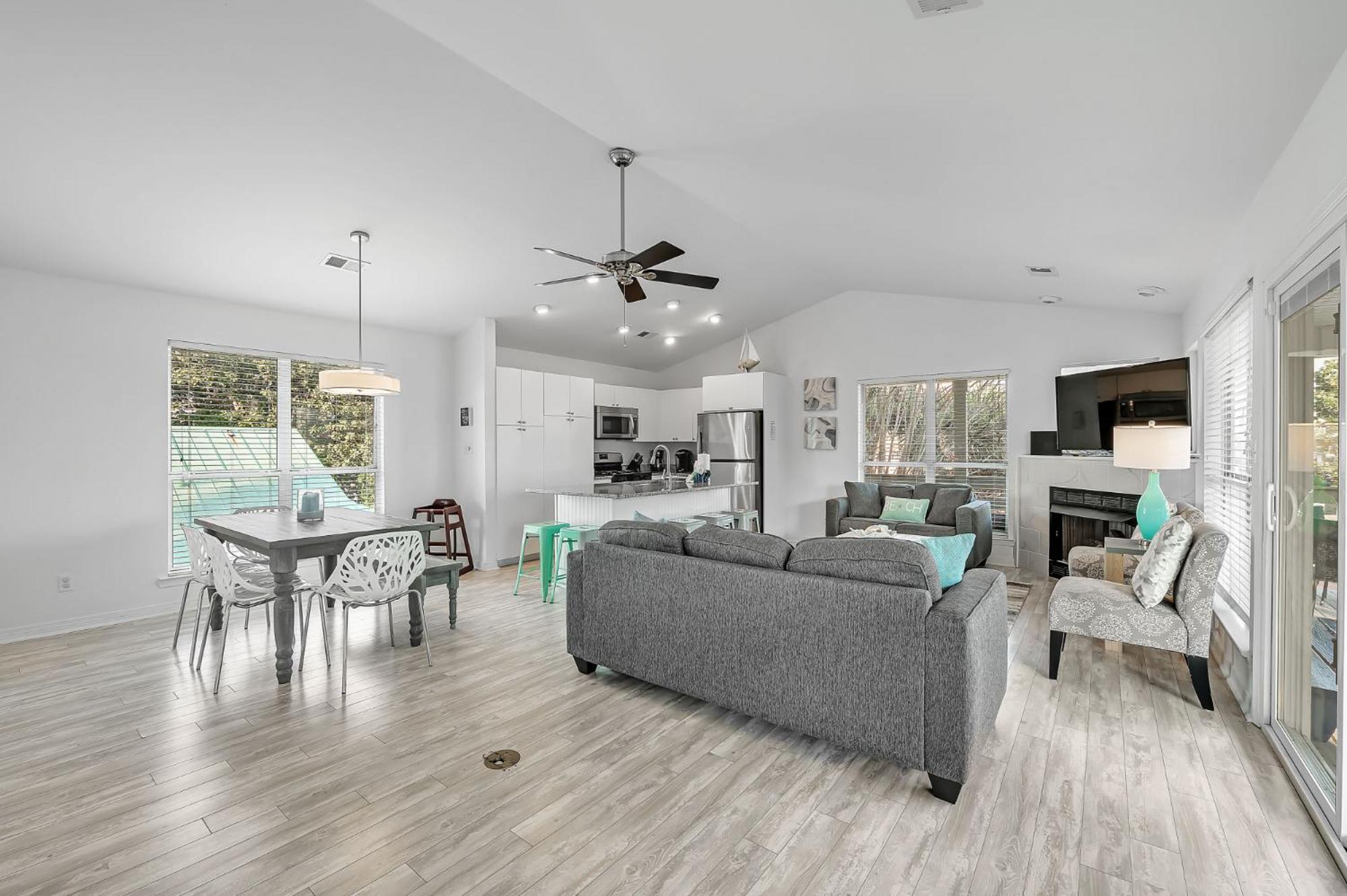 Gulf Views, Steps To Beach, Pool, Walk To Dining Holiday home *