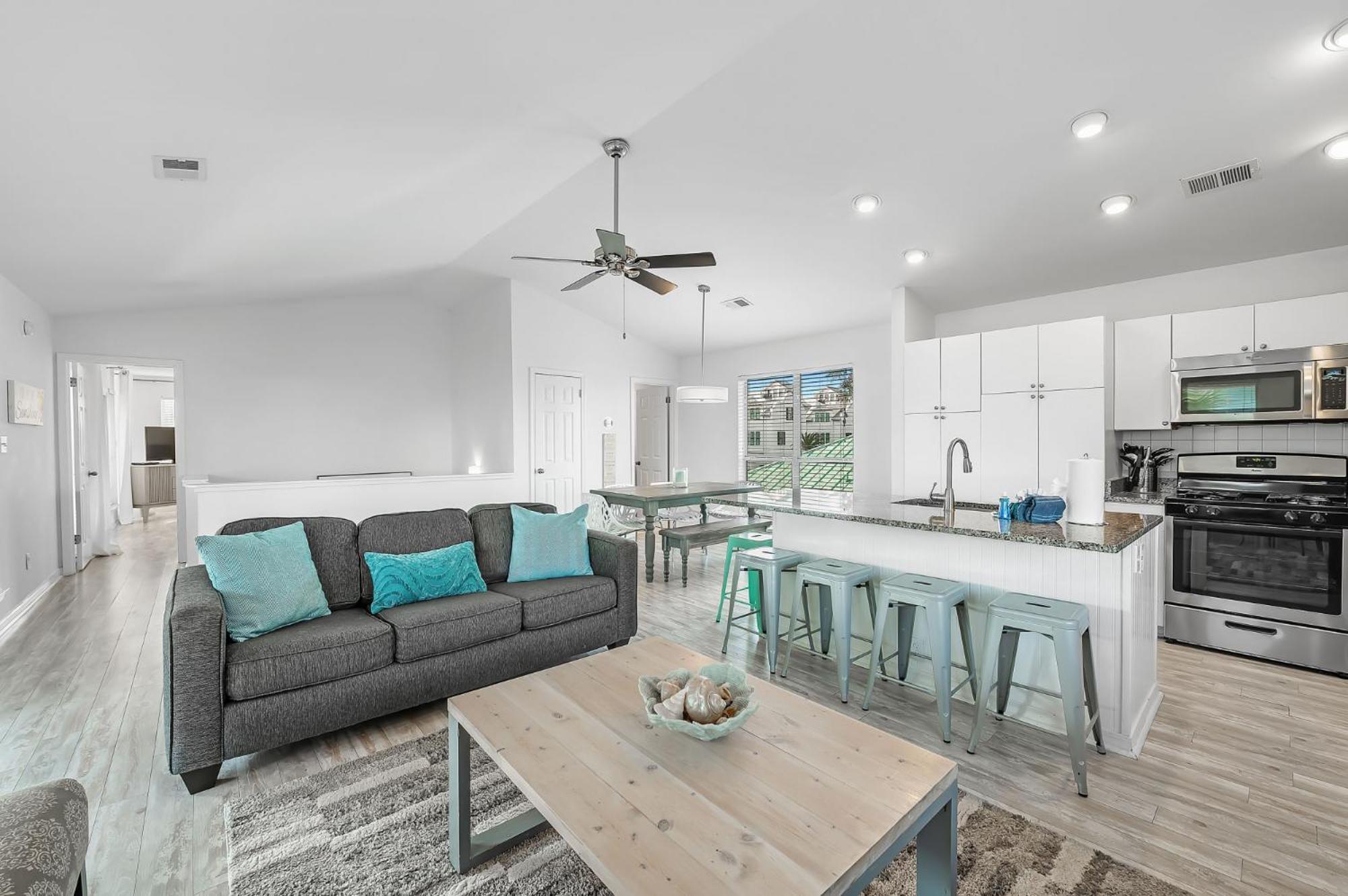 Holiday home Gulf Views, Steps To Beach, Pool, Walk To Dining
