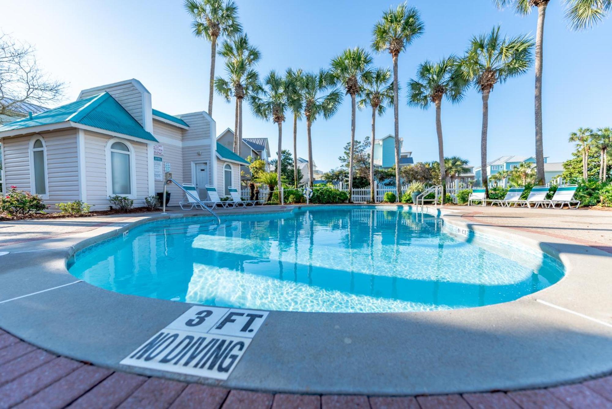 Holiday home Gulf Views, Steps To Beach, Pool, Walk To Dining *