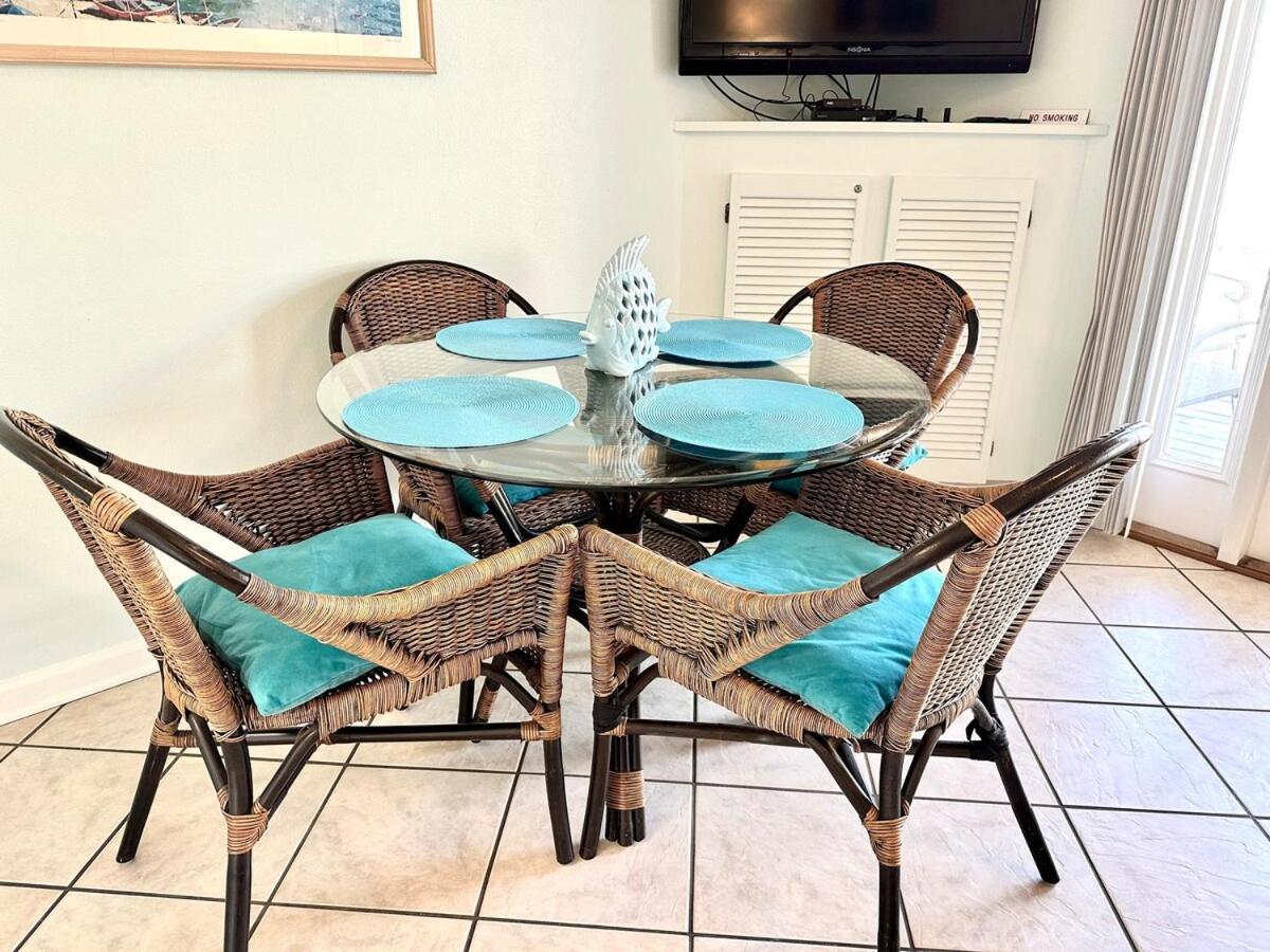Peaceful Paradise Steps To Pool & Hot Tub Holiday home Destin