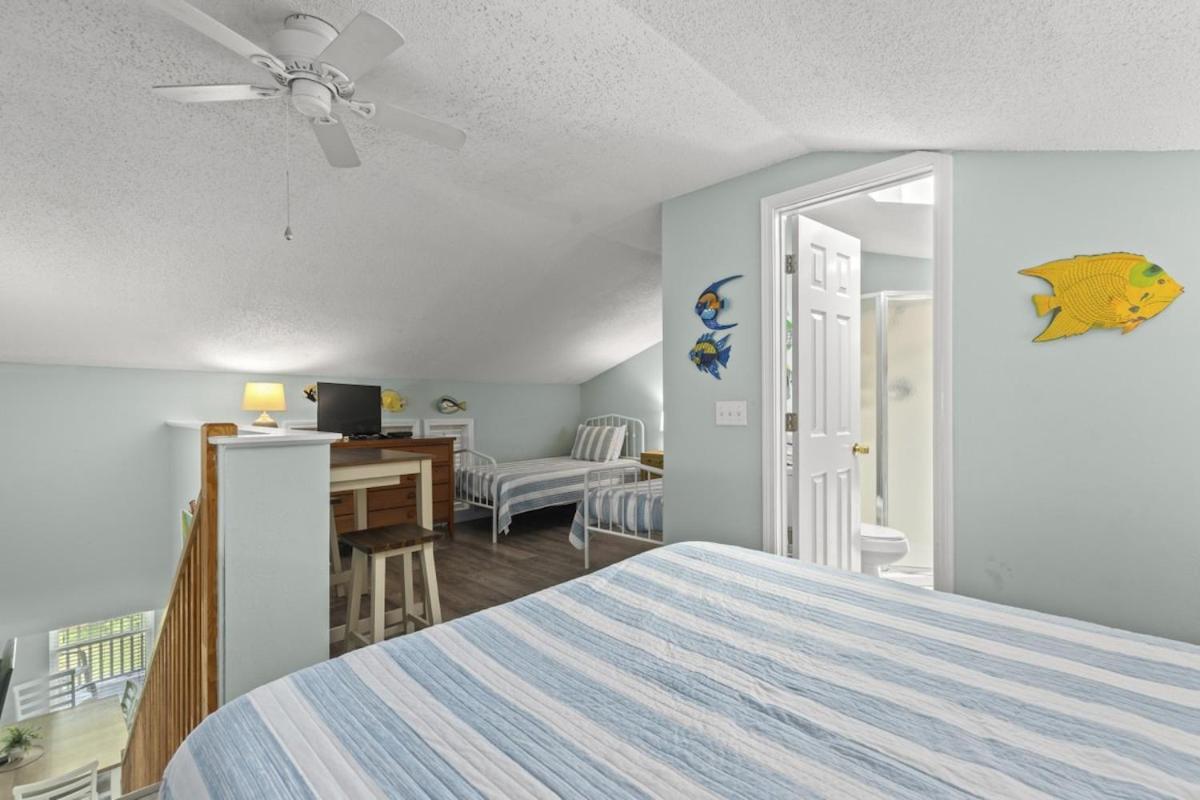 Seacove Steps 2 Priv Backyard Comm Pool Holiday home *
