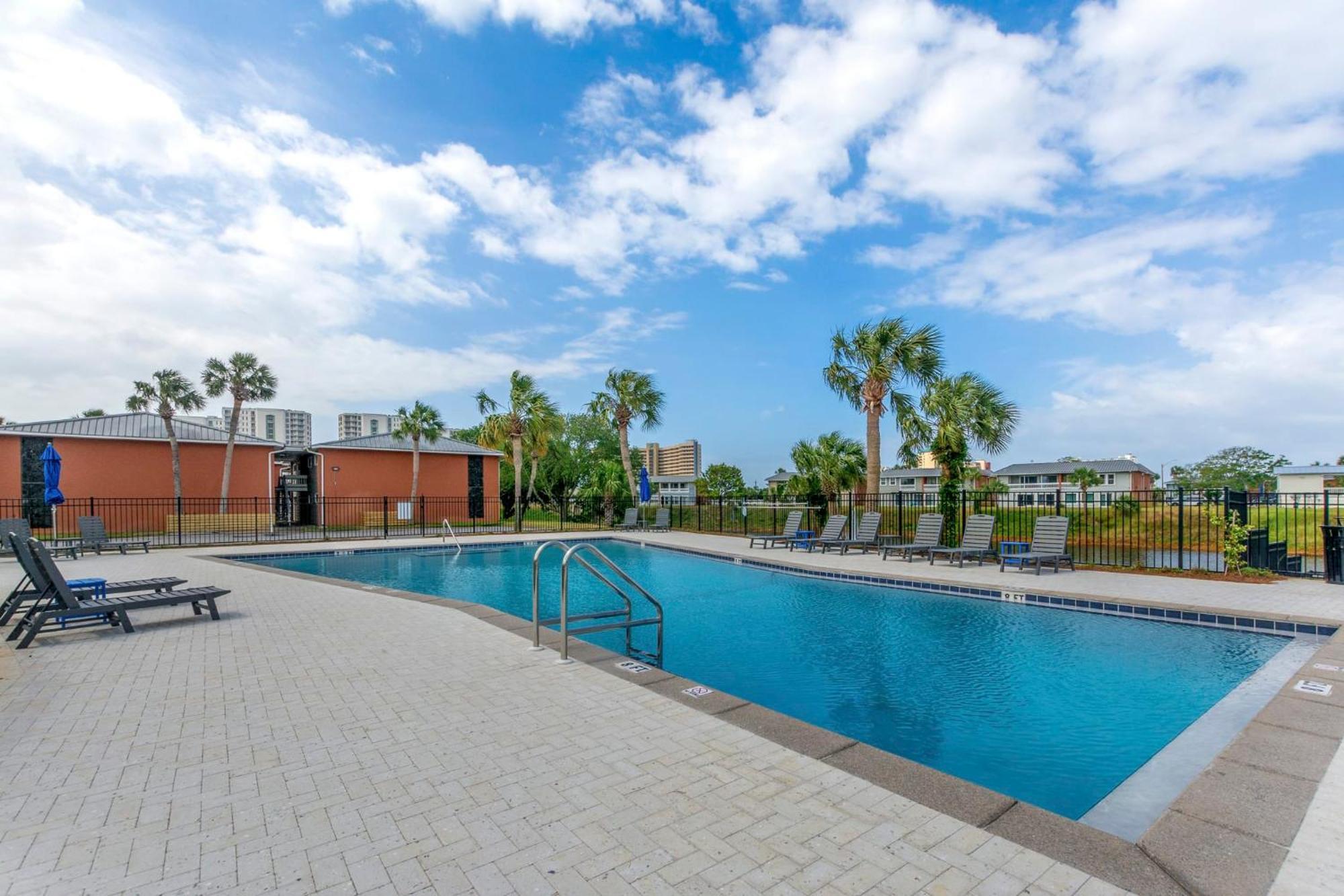 Eden Escape View 3 Pools Pet Friendly Holiday home