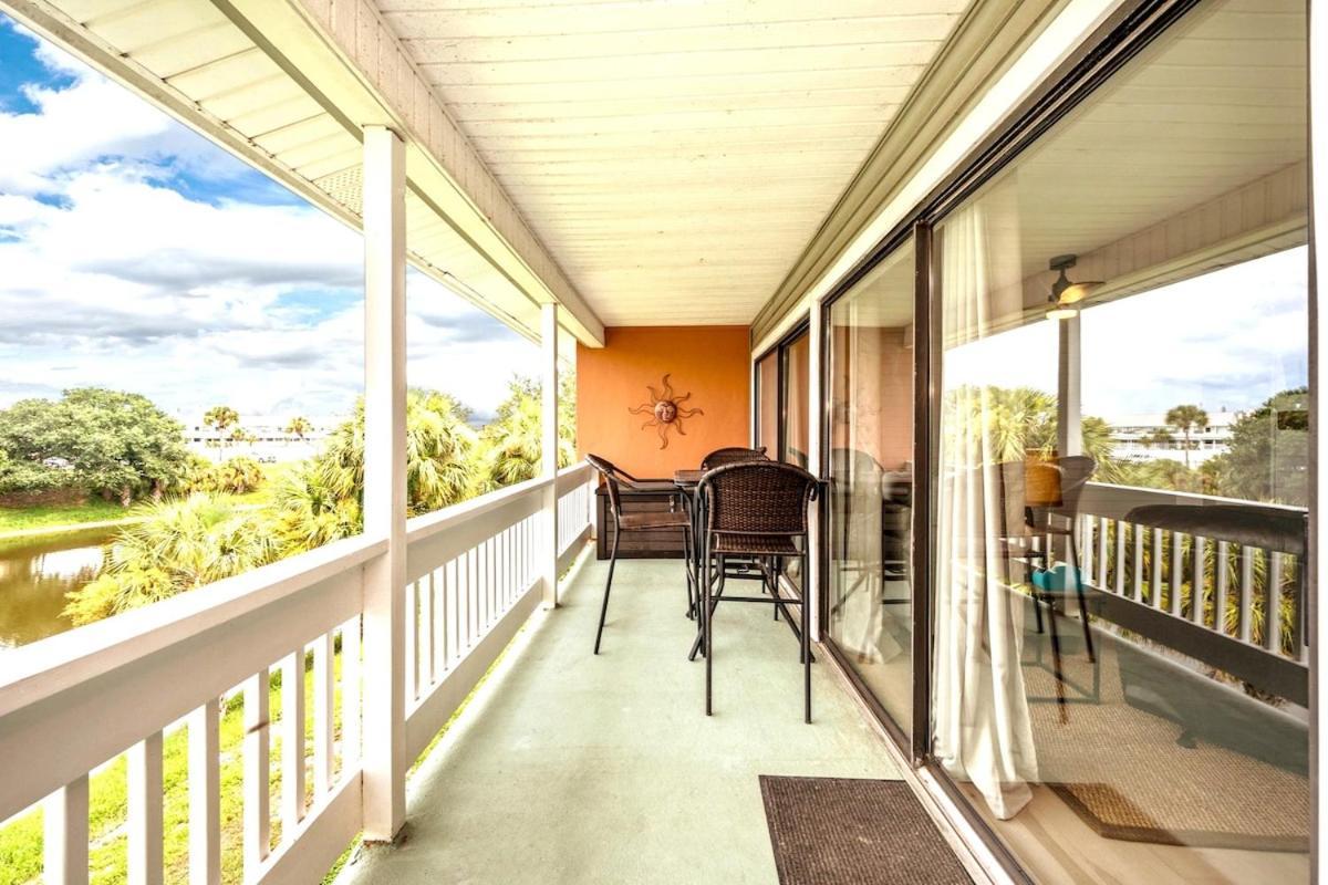 So Fire So Good 3 Comm Pools Lakeview Fireplace Holiday home