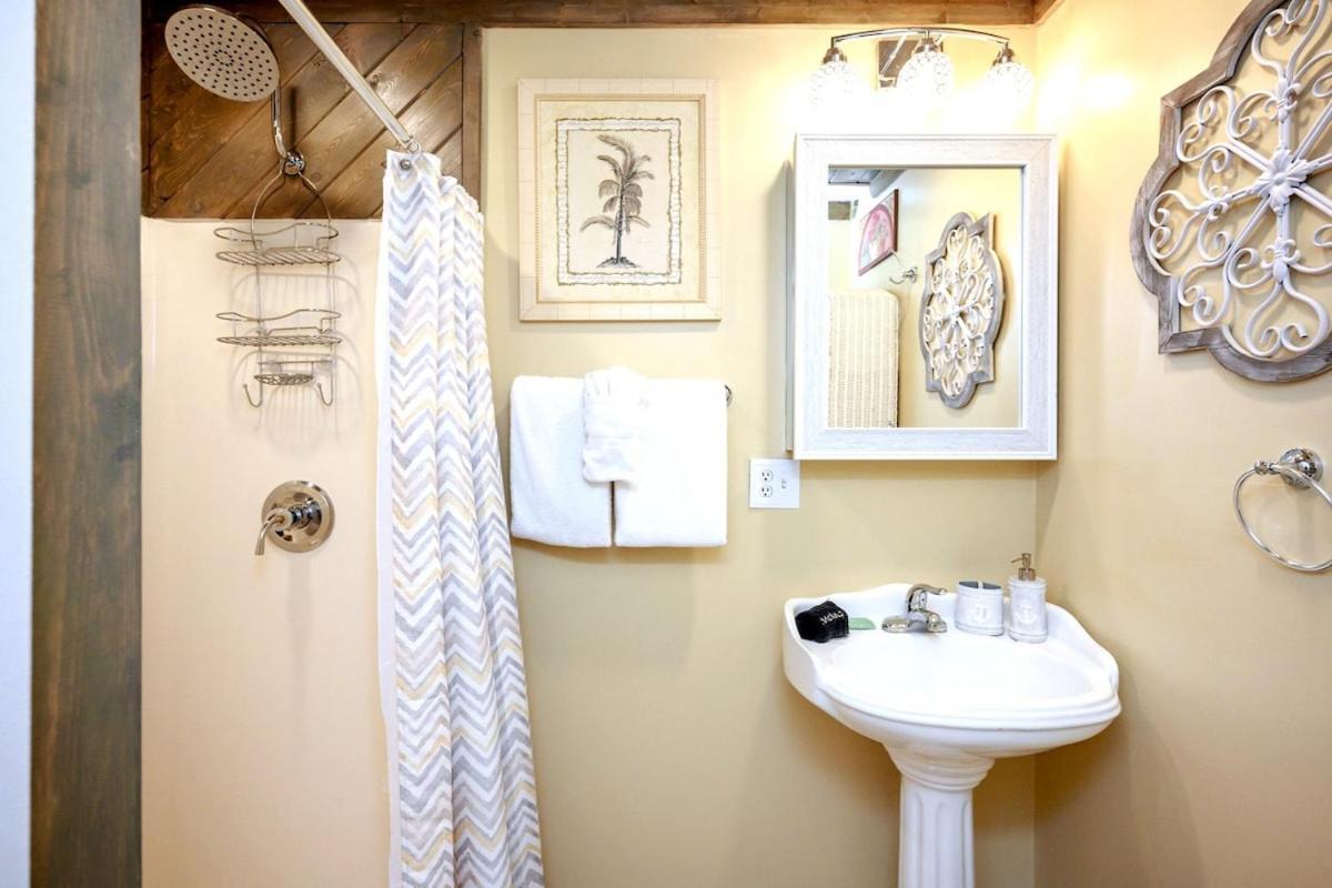 Captains Quarters 3 Comm Pools Pet Friendly * Destin