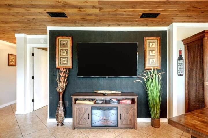Captains Quarters 3 Comm Pools Pet Friendly