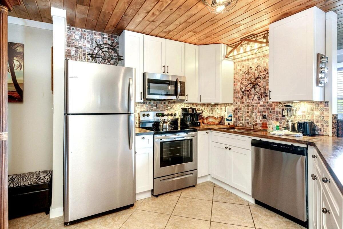 Captains Quarters 3 Comm Pools Pet Friendly Holiday home Destin