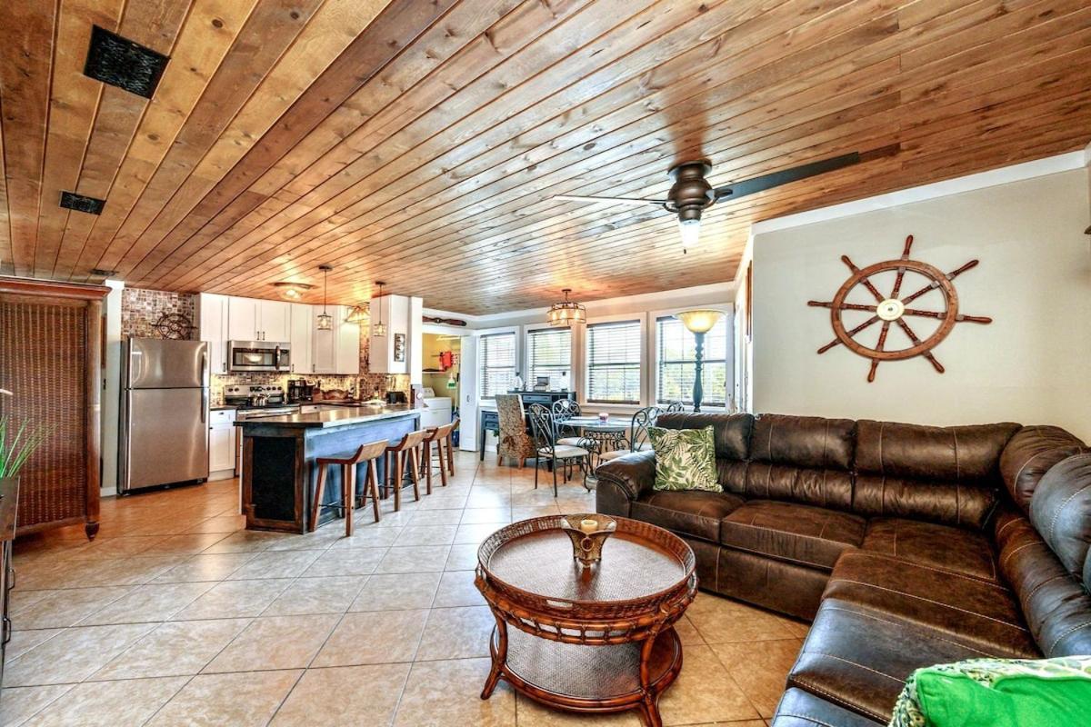 Captains Quarters 3 Comm Pools Pet Friendly