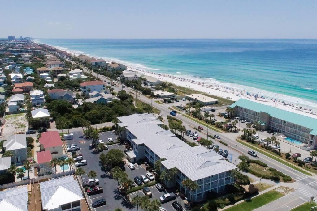 Gulf View, Easy Access, Heated Pool, Hot Tub Apartment Destin