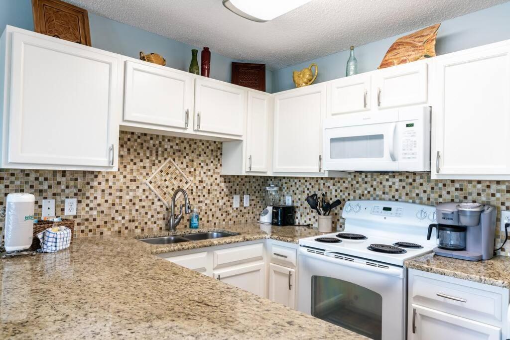 Gulf View, Easy Access, Heated Pool, Hot Tub Apartment *