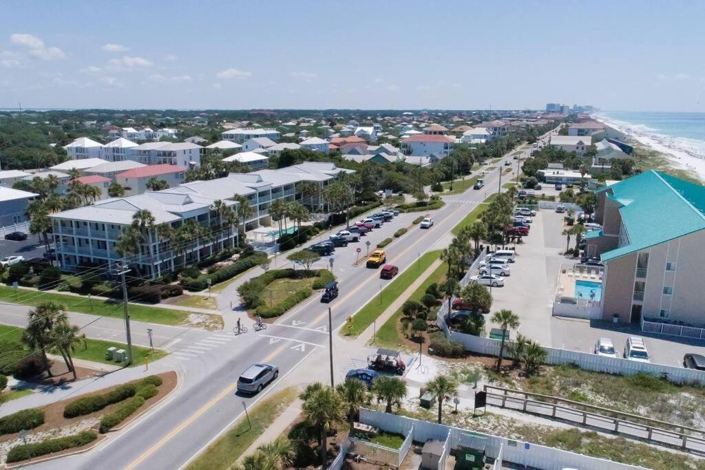 Gulf View, Easy Access, Heated Pool, Hot Tub Apartment Destin