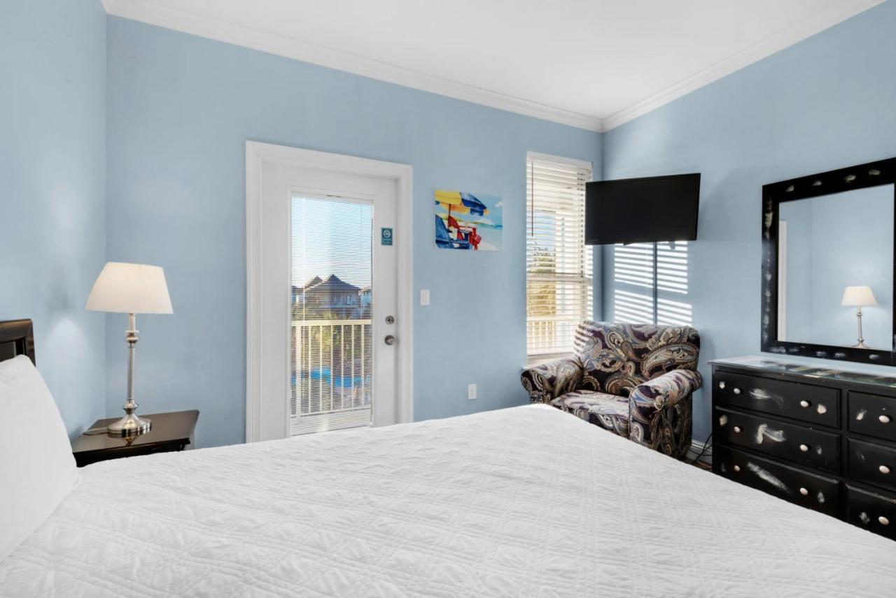 Skips Delight Pool View Pet Friendly
