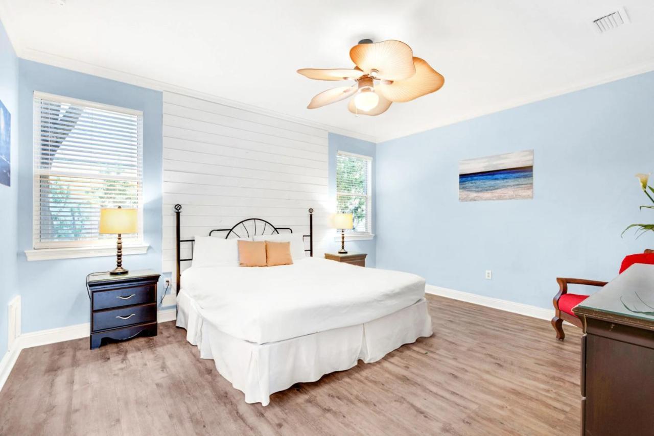 Skips Delight Pool View Pet Friendly Destin