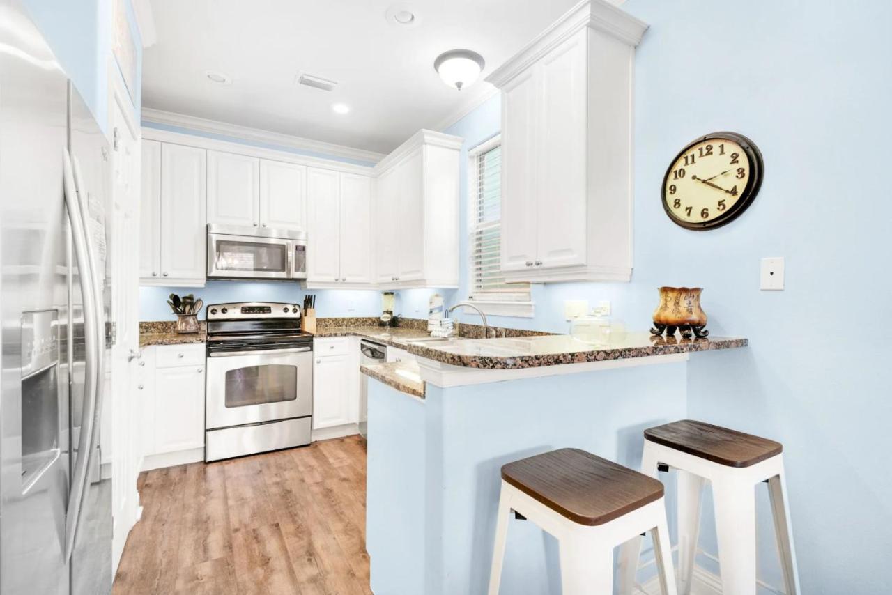 Skips Delight Pool View Pet Friendly