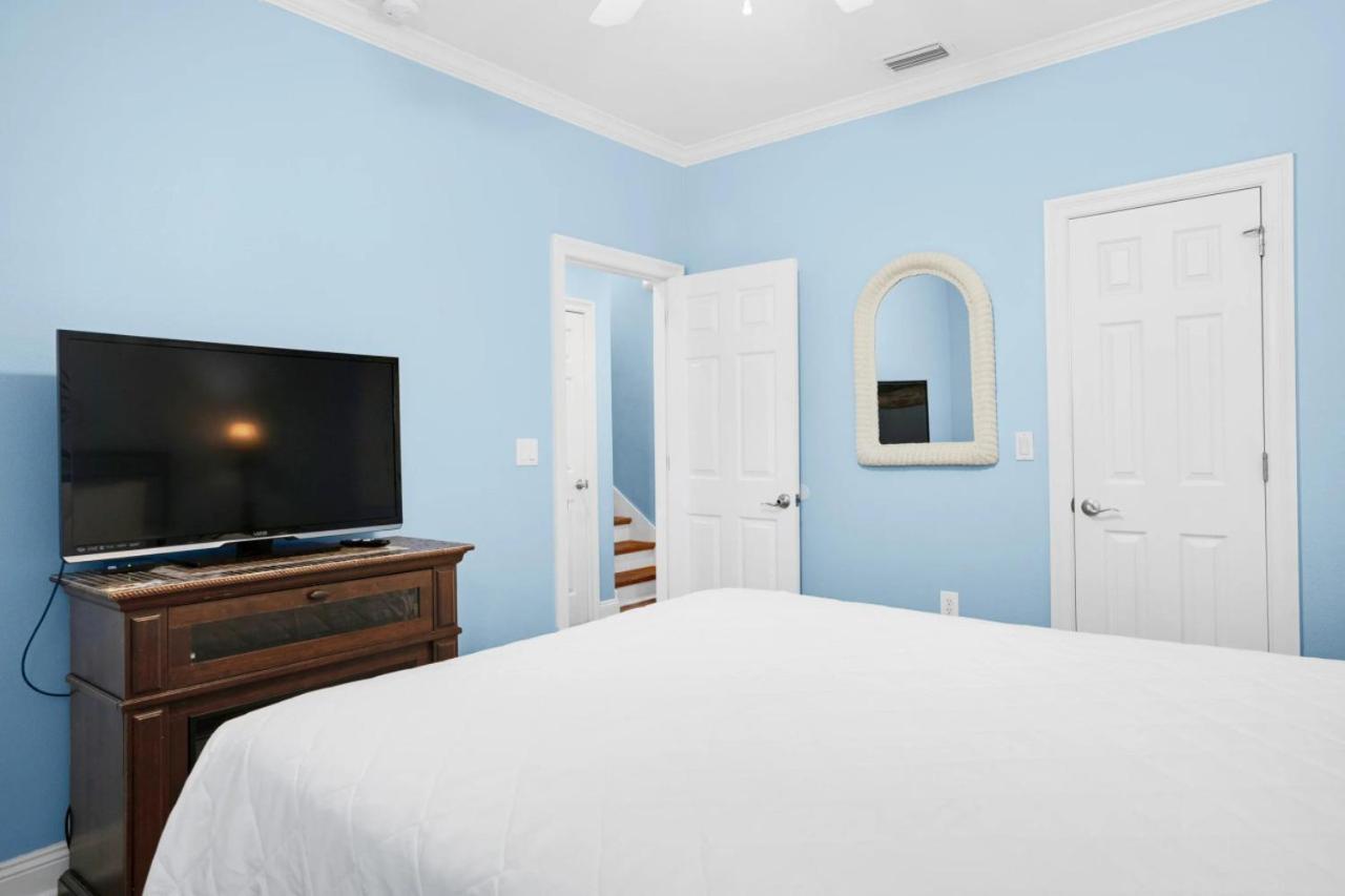 Skips Corner Pet Friendly Trolley Destin