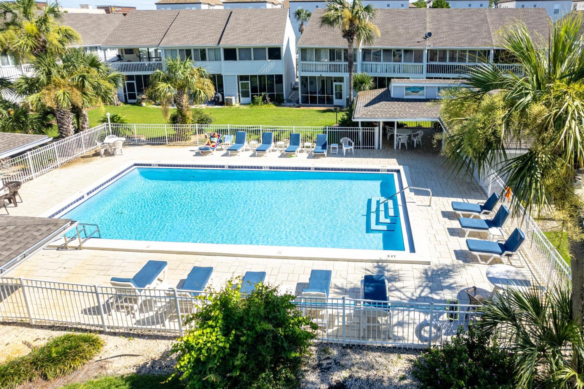 Waterview Towers Yacht Club 532- By Isle