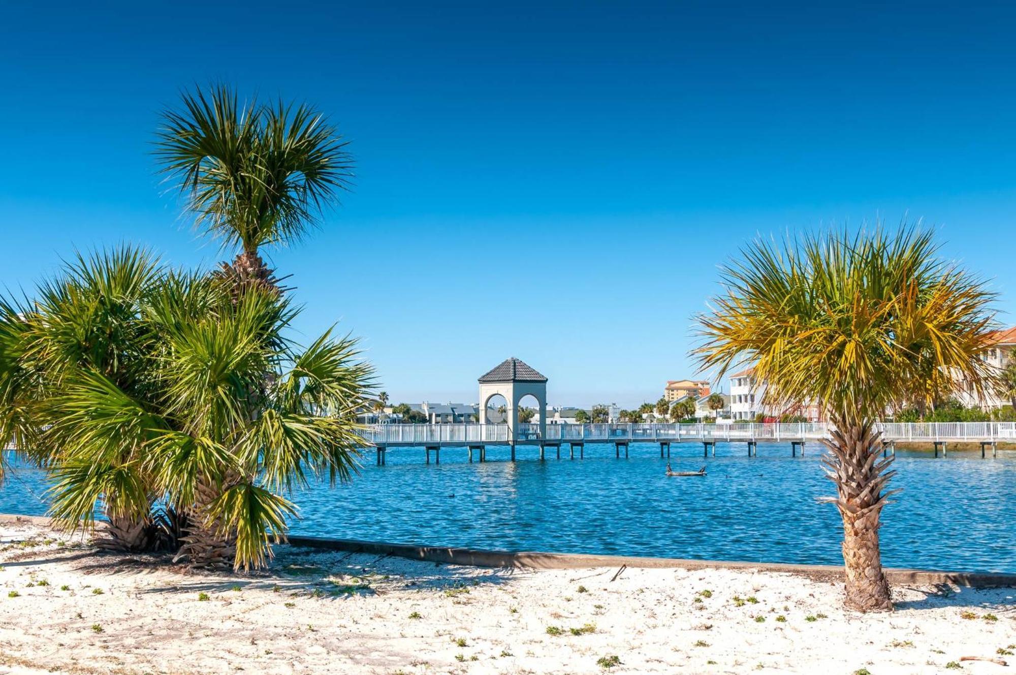 Seahorse Shores - Games, Private Access, Pool, Lake, Boardwalk, Near Fun Holiday home *