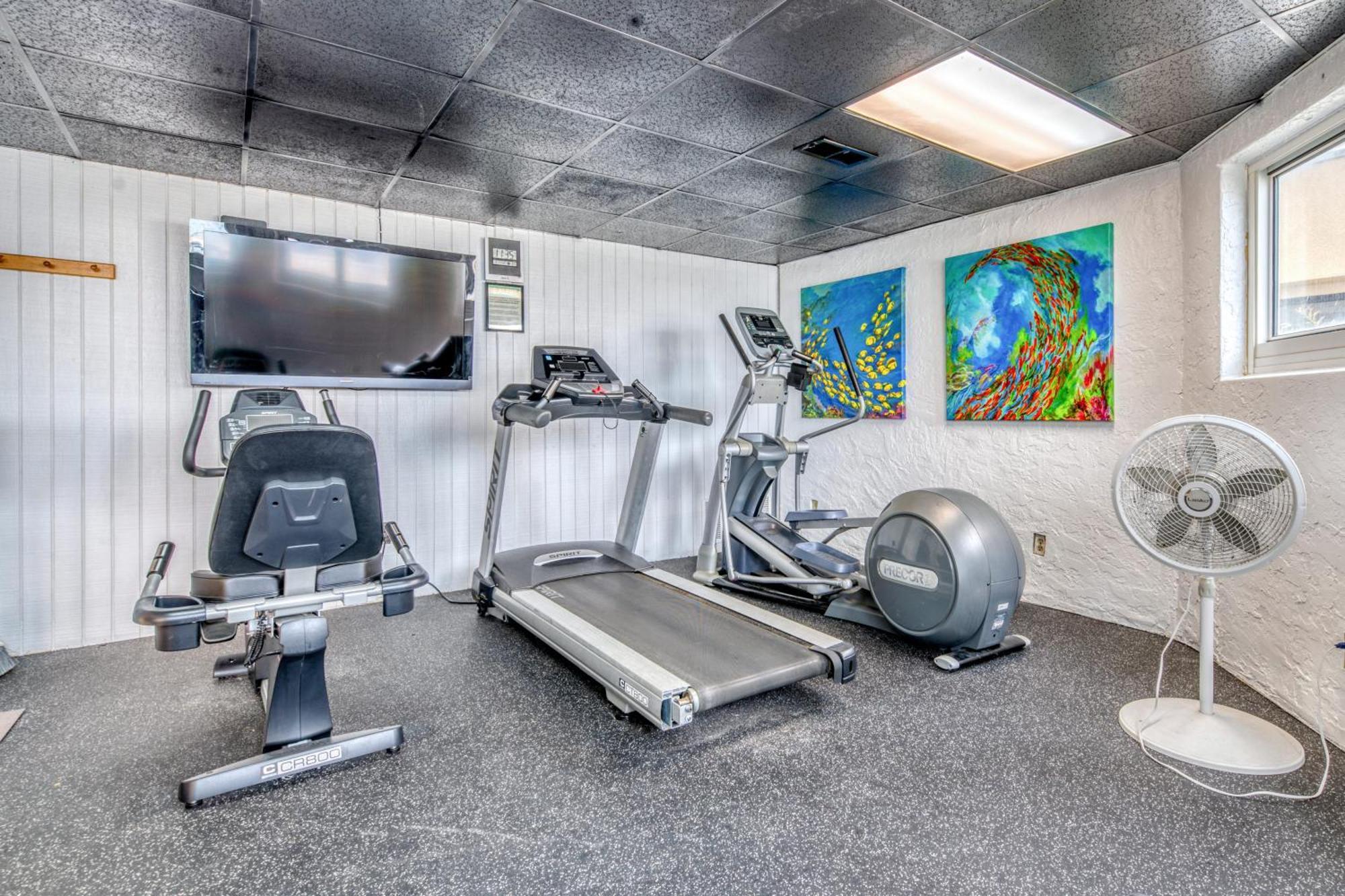 Apartment House C301 - Beachfront With Pool, Wifi, & Service *