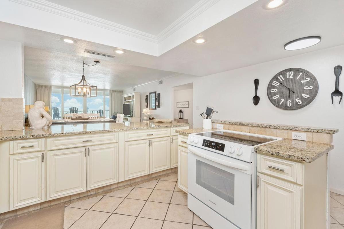 2085 - Beachfront Shoreline Towers - Free Setup * Destin