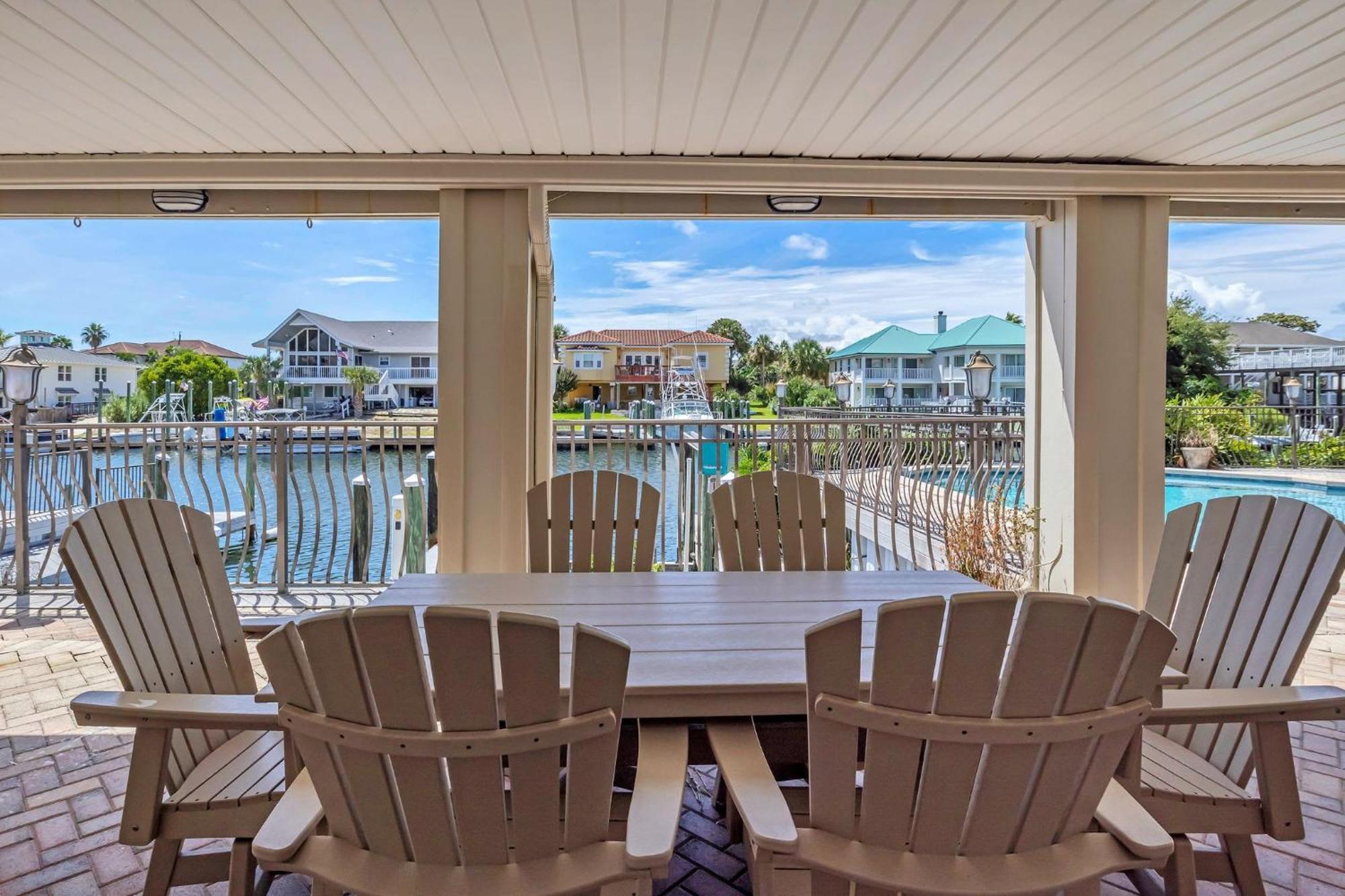 Holiday home Waterfront Dream House Pool Golf Cart & Dock
