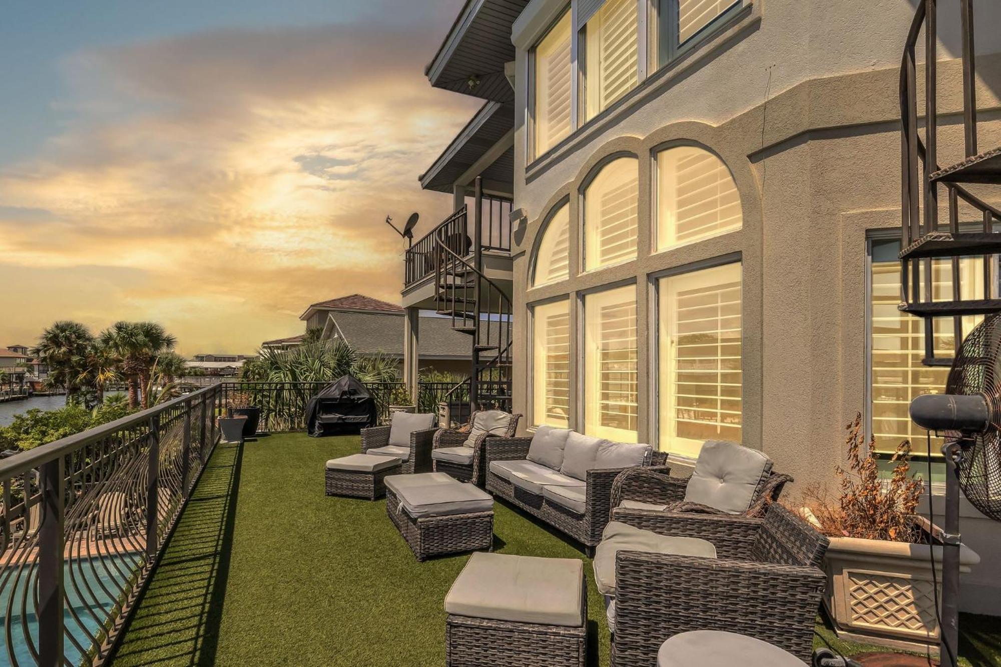 Waterfront Dream House Pool Golf Cart & Dock *