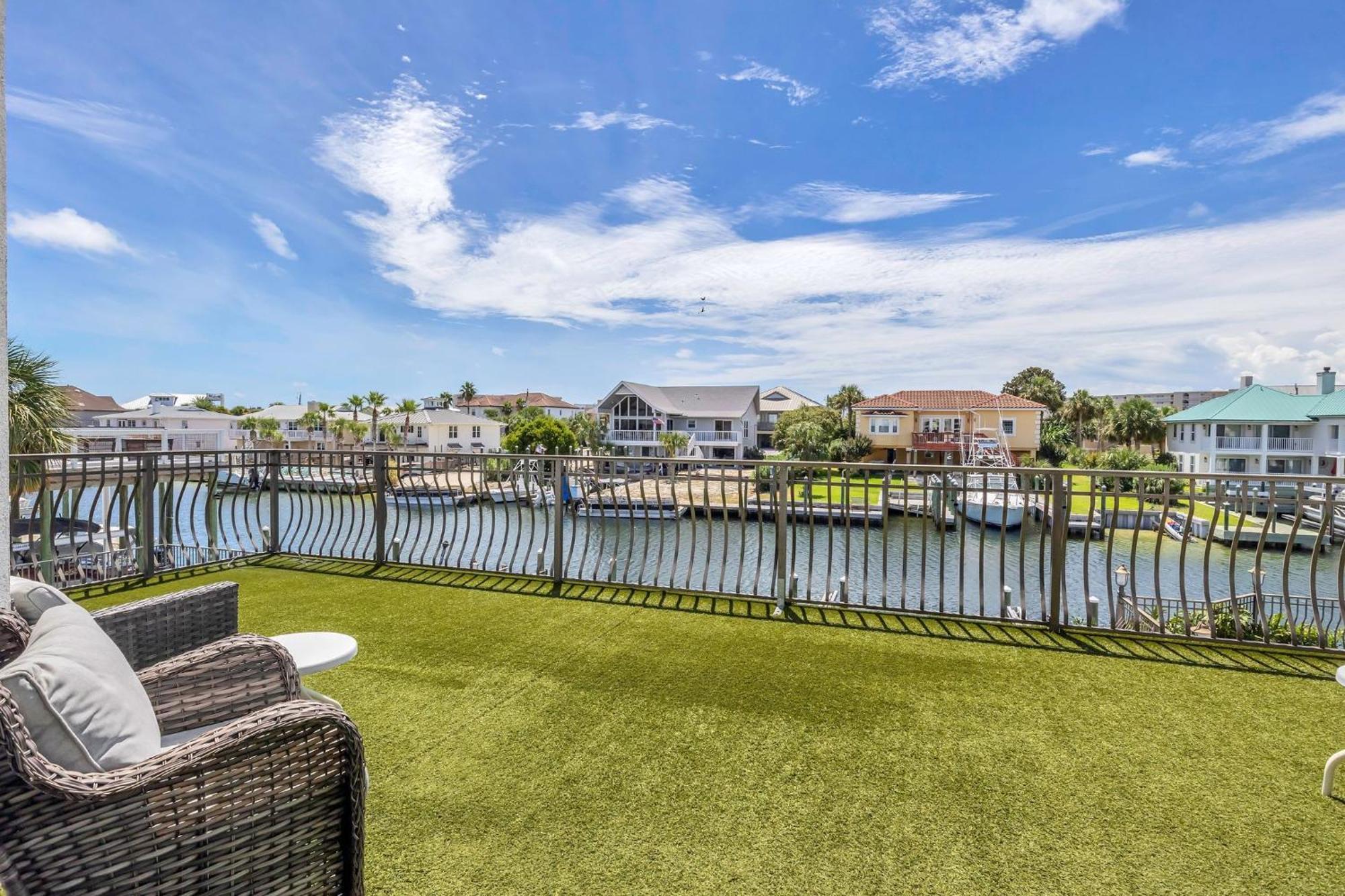 Waterfront Dream House Pool Golf Cart & Dock Holiday home Destin