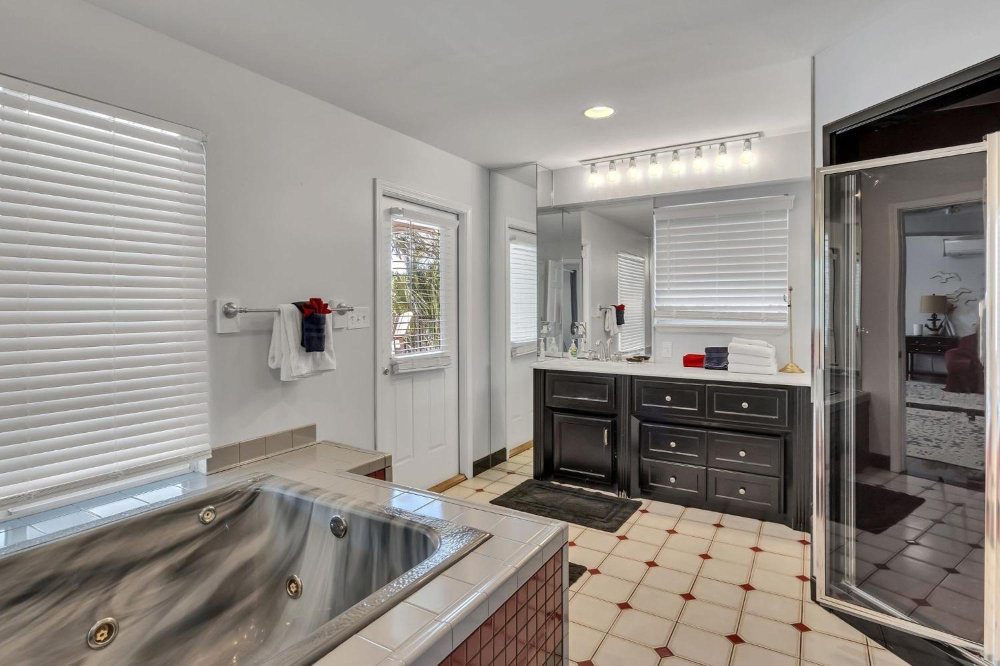 Holiday home Waterfront Dream House Pool Golf Cart & Dock Destin