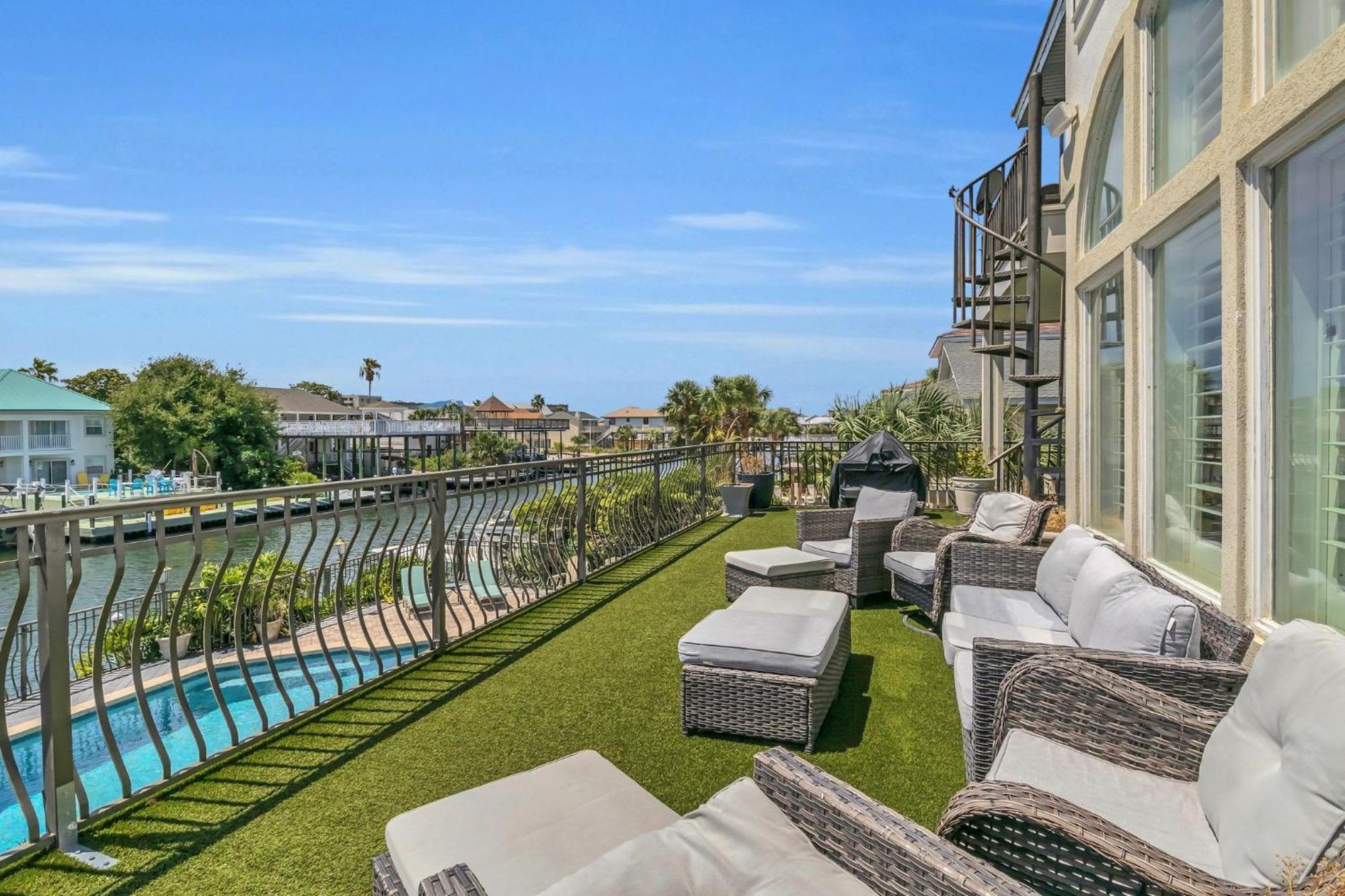 Waterfront Dream House Pool Golf Cart & Dock Holiday home Destin