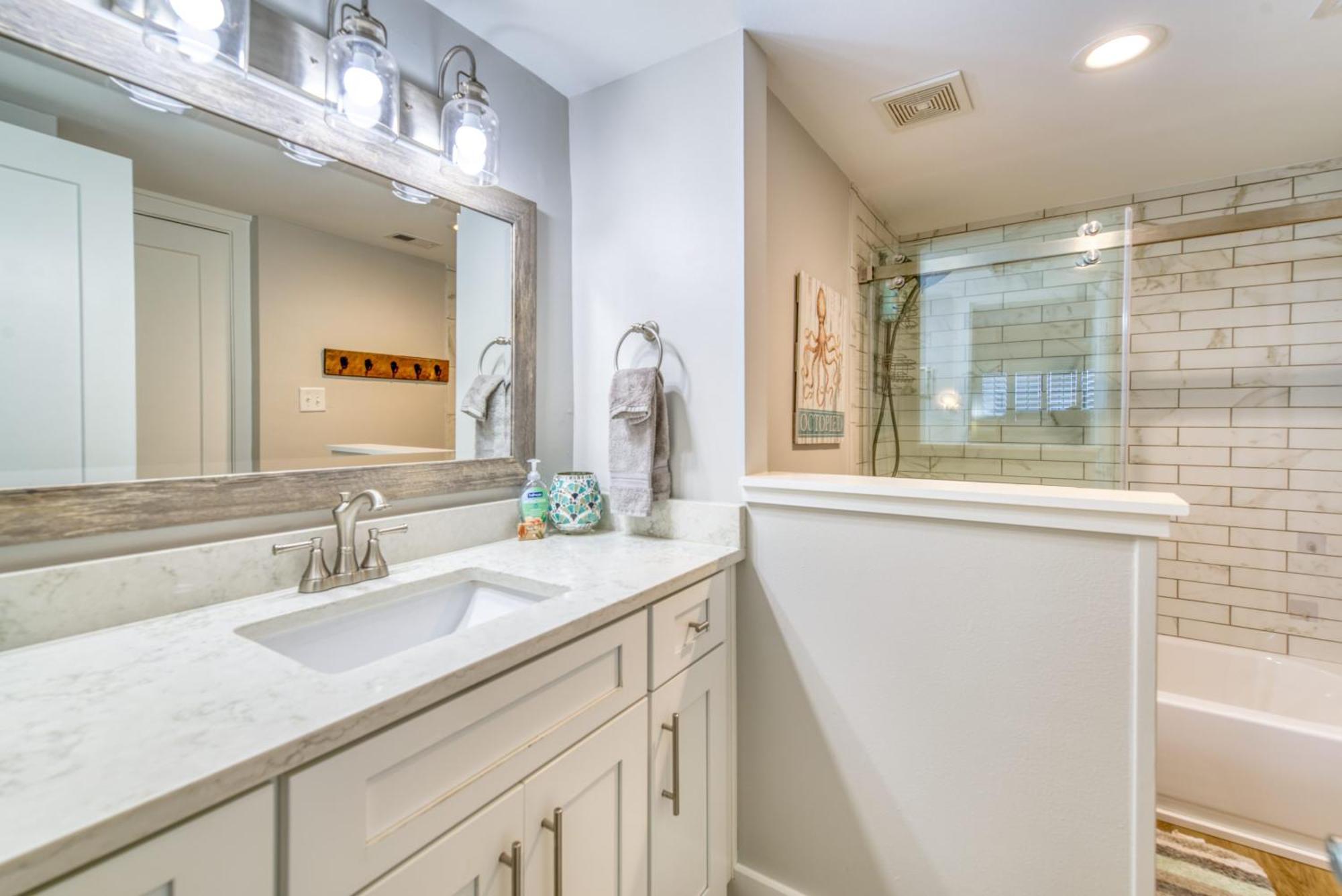 House C301 - Beachfront With Pool, Wifi, & Service Apartment Destin