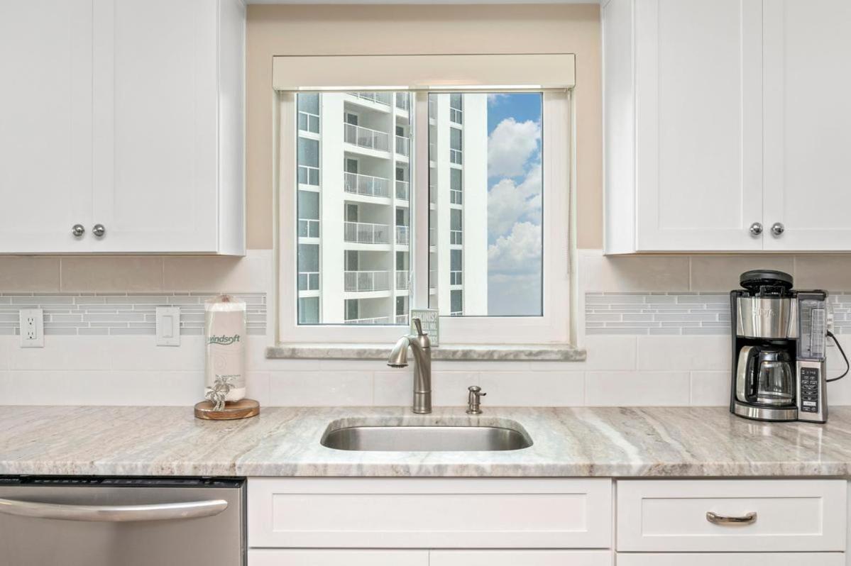 2071 Shoreline Towers Beachfront Free Setup Holiday home Destin