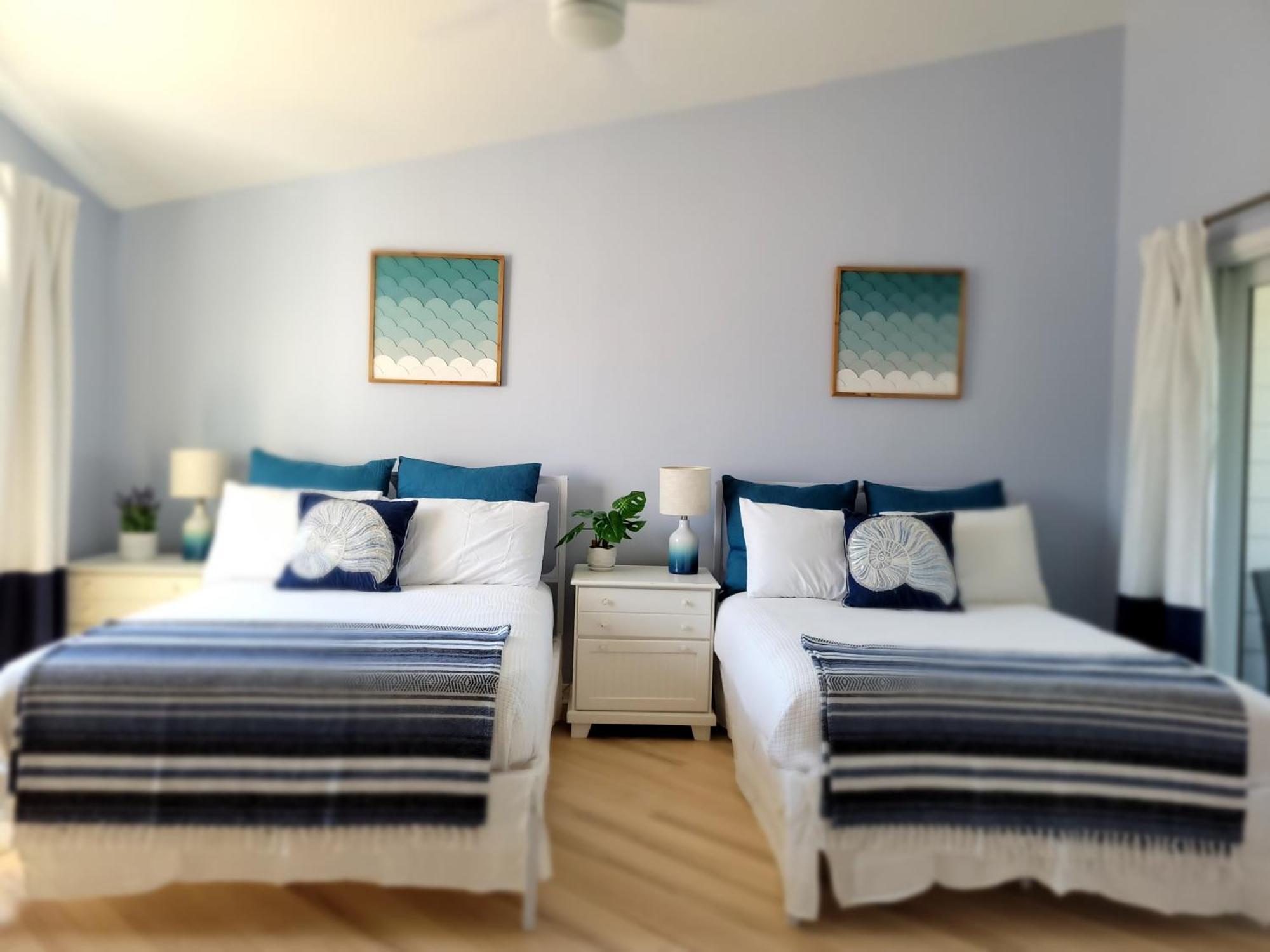 Holiday home Charming Townhome Shoreline Towers Short Walk To The And Pool *