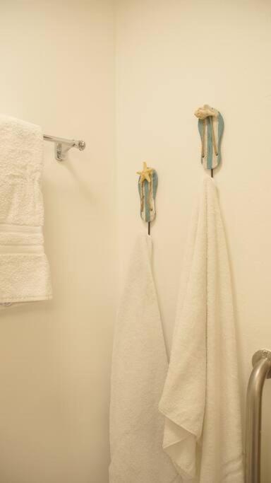 Charming Townhome Shoreline Towers Short Walk To The And Pool Holiday home