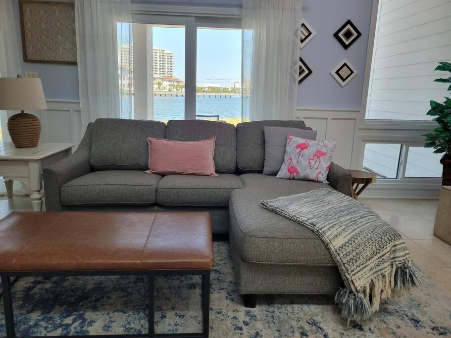 Charming Townhome Shoreline Towers Short Walk To The And Pool Destin