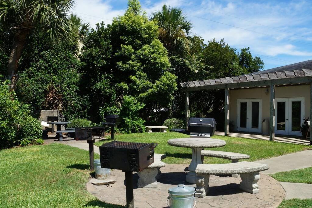 Charming Townhome Shoreline Towers Short Walk To The And Pool * Destin
