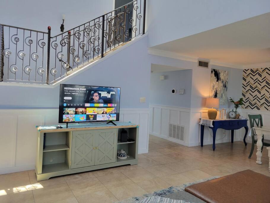 Charming Townhome Shoreline Towers Short Walk To The And Pool