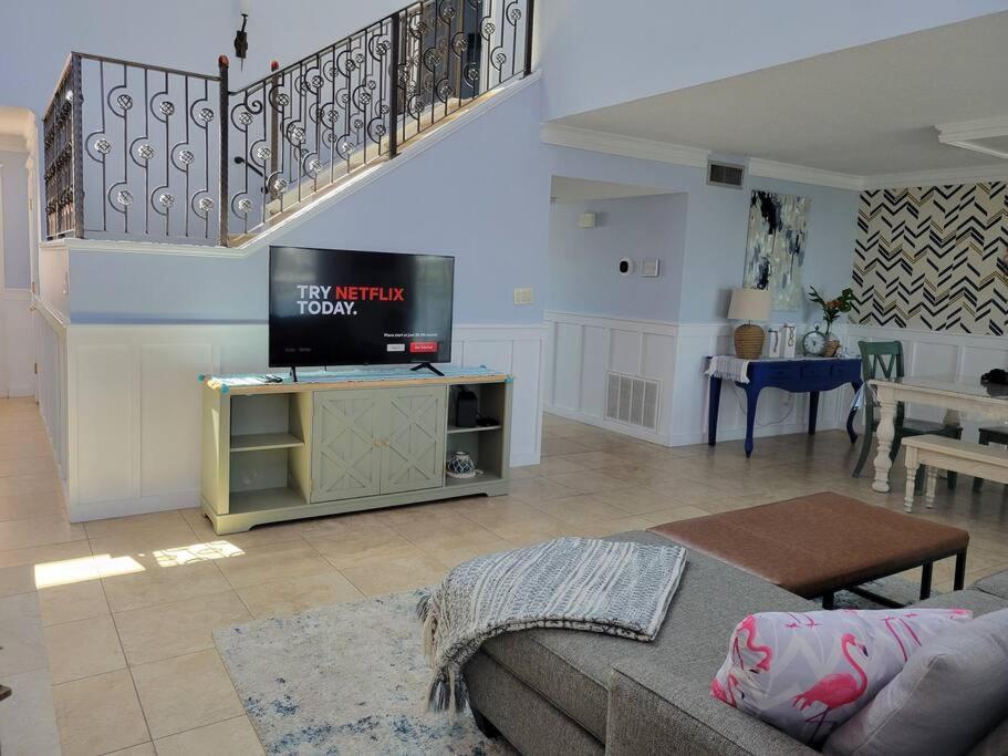 Charming Townhome Shoreline Towers Short Walk To The And Pool * Destin